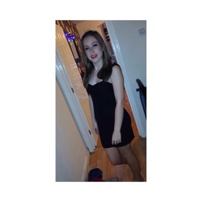 follow me and follow back
snapchat- lisajade_xo