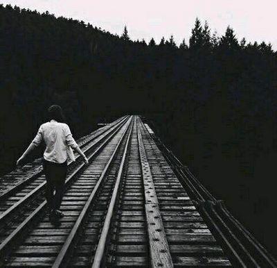 **No podemos elegir de donde venimos pero si a donde vamos** I love books more than people.
