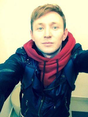 gay, photos de mecs et de moi.... abonnes toi.... )) contact en MP