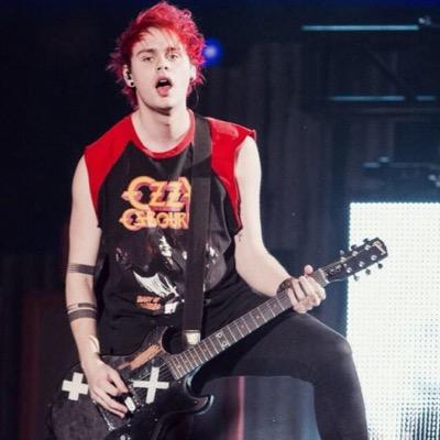 follow @mgcliffordxmuke and rt this tweet for 6 free follows!!! https://t.co/iKLC8QuCK0