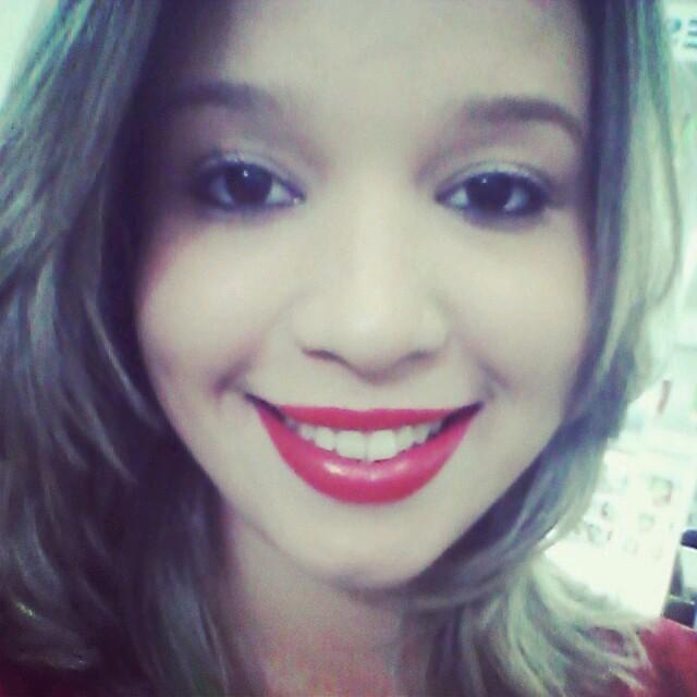 A vida é curta demais pra eu tentar agradar cada idiota que pensa que sabe como eu deveria agir.