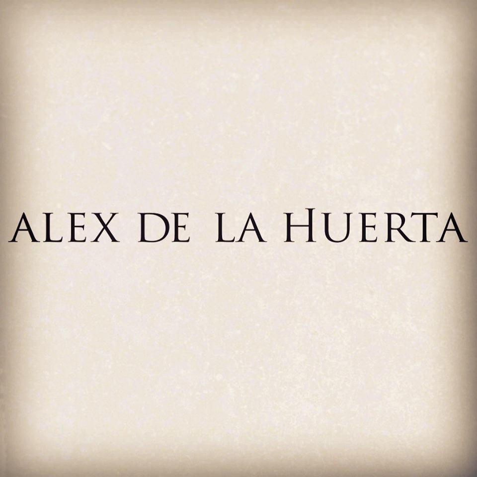Diseñador. Moda flamenca y prêt-à-porter. Ganador de SIMOF 2014. Si buscas personalidad y vanguardia, llegaste al lugar correcto