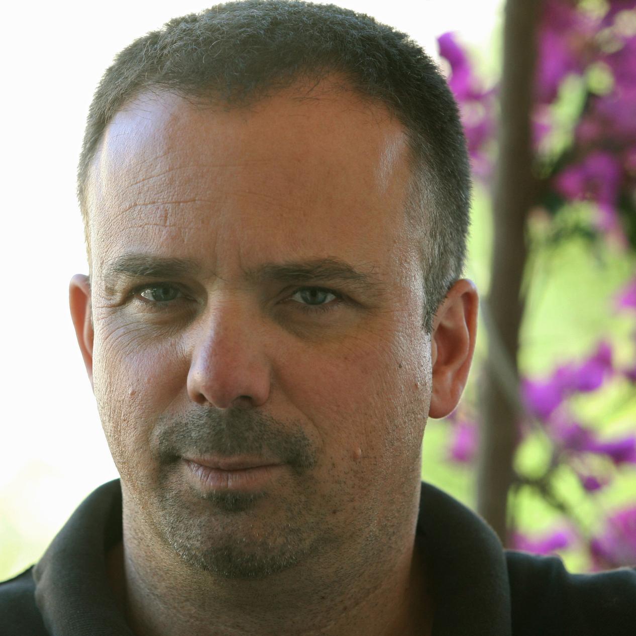 Cidadão do mundo, a residir em Lisboa, pai de uma filha linda, Fotógrafo e outras coisas mais…ah, Benfiquista, claro.