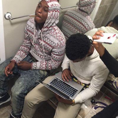 Follow bo nem @Blizz_23 @Damn_near12inch @dhat_nigha100 #E$4L  #Kshit Fuck em ☁⛽ Gram : kpmlowkey 1min video http://t.co/tFjky04APn