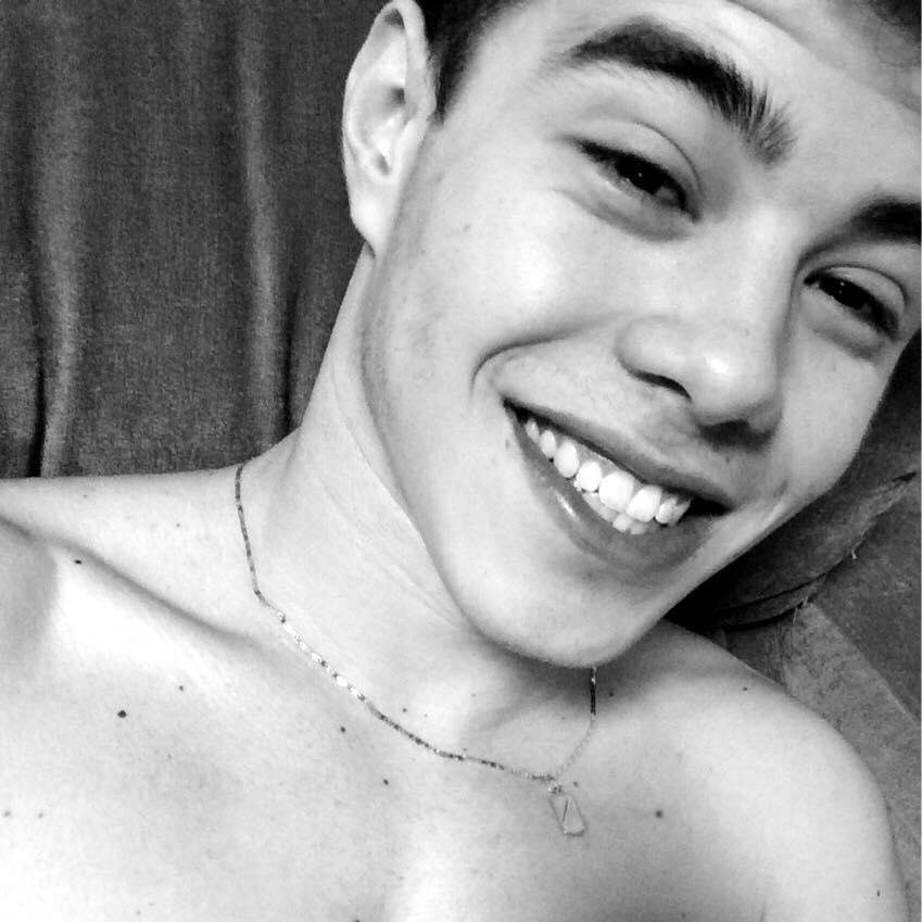 ... Não sei viver mais sem você, talvez nem o tempo mude isso.
Te amoo @gusrochaa ❤️