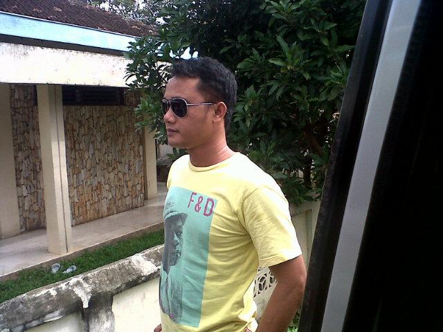 Hidup berakal mati beriman..
