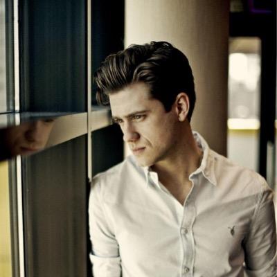 “He chastely dropped his eyes before everything which was not the Republic. He was the marble lover of liberty.” Will @PavementShining ever be mine? [#OUAT|RP]