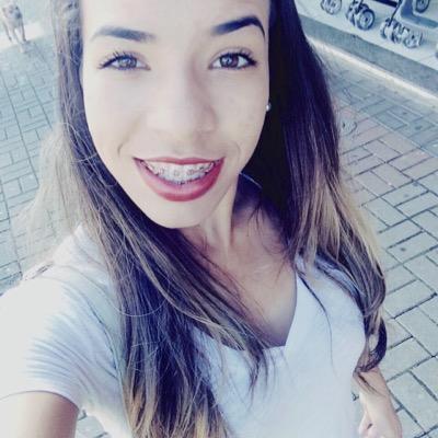 Ser feliz é deixar de ser vítima dos problemas e se tornar um autor da própria história.