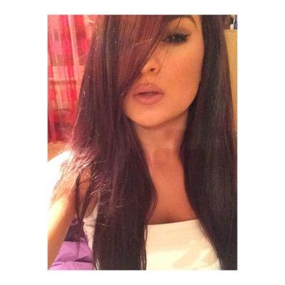 Nadiaf92's profile picture. Swiss | 22 | Portugaise | IG: Nadiadash