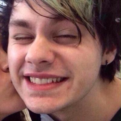free follow from @AUTHENTlCS :-))) ily