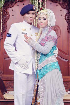 Menangis adalah ketika bibir tak tau apa yg harus dikatakan, sedangkan hati sudah tak cukup kuat untuk menahan.