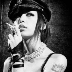 20. Japonesa. Para mí lo más importante, no es lo mismo que para los demás. Cantante de los Black Stones #Freerol