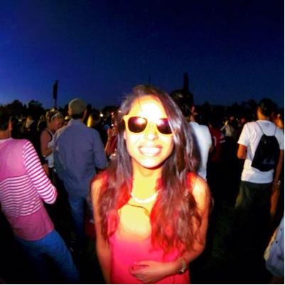 pispiRis's profile picture. Tengo los ojos tan grandes como los pies y me encanta viajar sola. Los atardeceres me hacen el dia tanto como las papas de carrito.