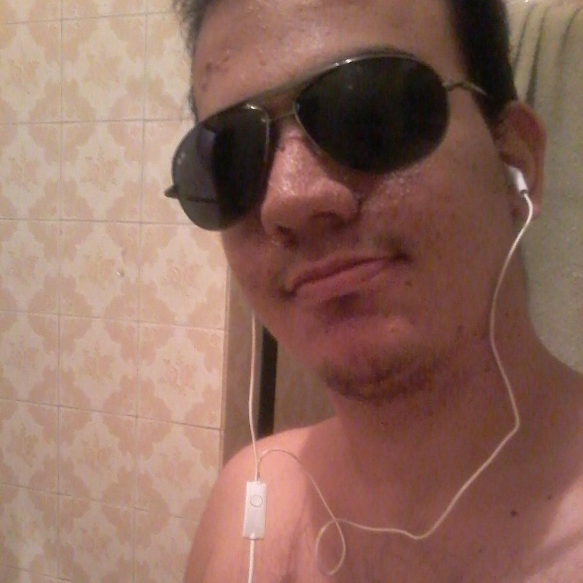 Eu tenho um lado carinhoso, um lado estressado, um lado engraçado, lado irônico, lado amável. E cada um tem meu lado que merece