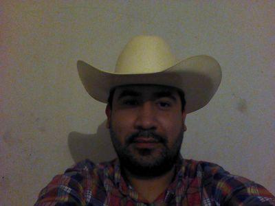 Dany0103Juarez's profile picture. DEBAJO DEL SOMBRERO, HAY UN HOMBRE RANCHERO, QUE  CON O SIN DINERO ES TODO UN CABALLERO