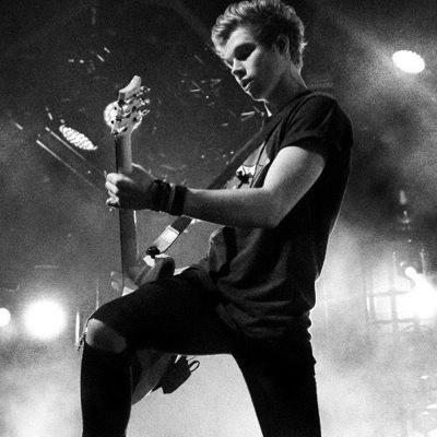 5sosband's profile picture. 5sos gives me heart palpitation