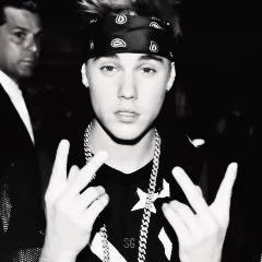 FREE FOLLOW BUT FOLLOW @BIEBER10LA SHE FOLLOWBACK YOU  100%