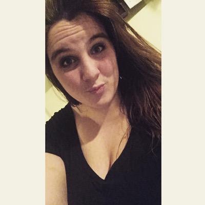 Carlee 
✌21
Single 
♌ Leo 
 Disney obsessed 

 snapchat- omgitscarlee