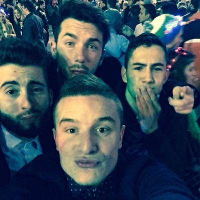 Il faut cueillir les cerises avec la queue. J'avais déjà du mal avec la main !