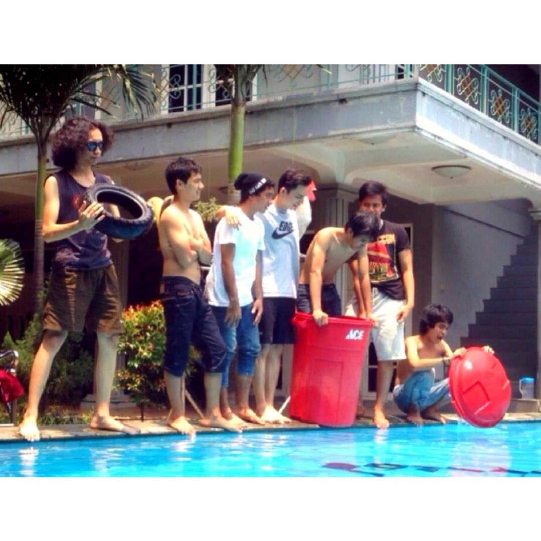 FreakBoy!: @Rafi_farhan_ @Levty_Auriga @StefanusChris11 @JBioone @mr_nyonk @musaxjoshua @opajoselito @Purwacaraka_ @ReichalFm & @Razaa_farhan