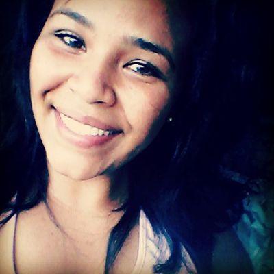 TatiIzabel's profile picture. sou errada, sou errante.