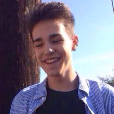 Pls follow @smothermejacob bc she gave you this free follow & she loves you all