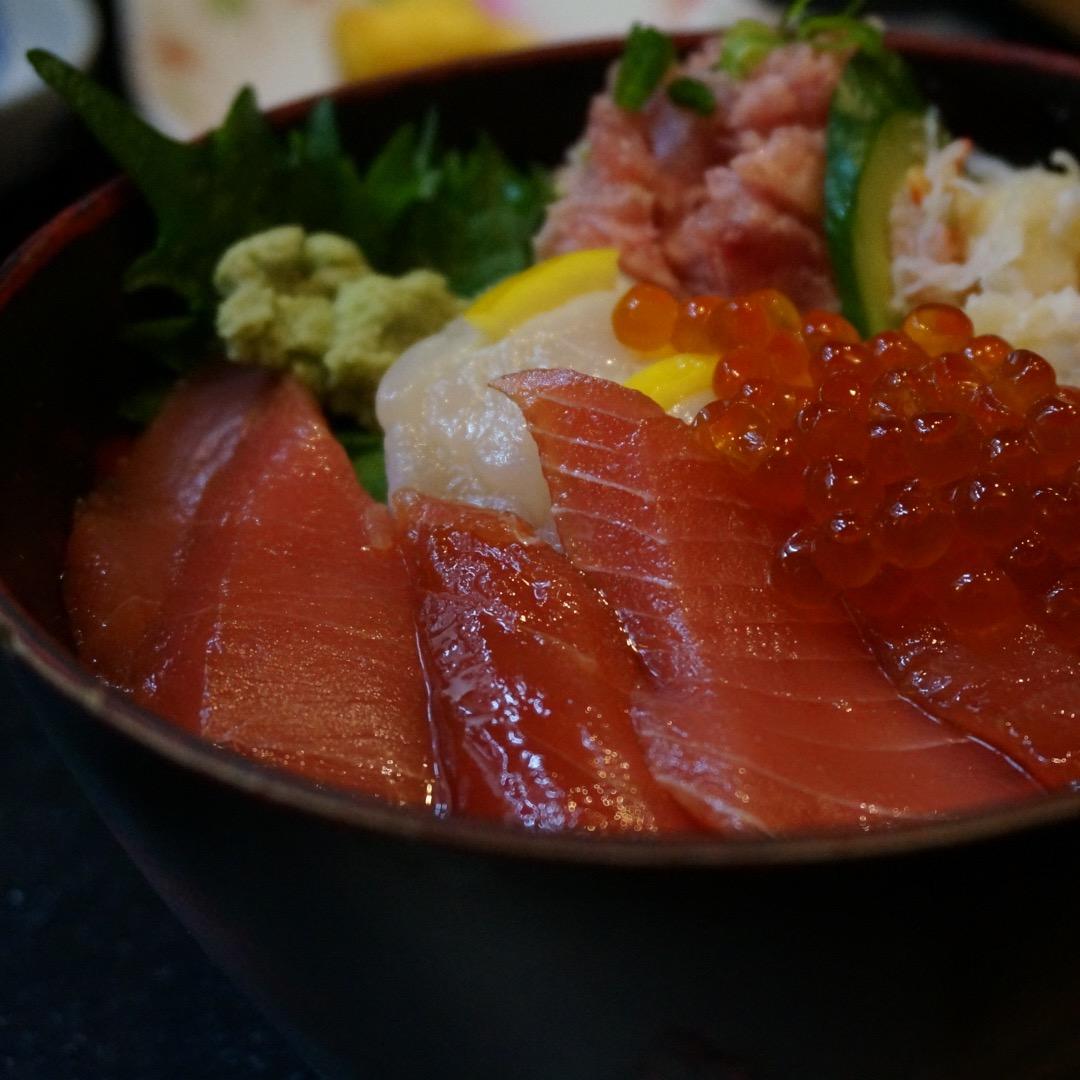 沼津港で美味しい海鮮丼を食べませんか？