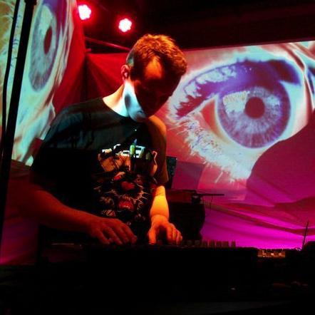 RussianCorvette's profile picture. I make electronic music and run the record label @unitshiftr
My new album END/RMX is out now at https://t.co/Z6RAAnICKs