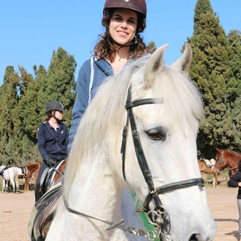 cristinaserra5's profile picture. Biotecnologa. Enamorada de la microbiologia predictiva i estadística. Amant d'un bon llibre i del camp.