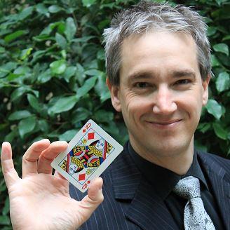 Close Up Magician for weddings, parties and events in Norfolk, Suffolk and Cambridge. Mix and mingle / table magic.