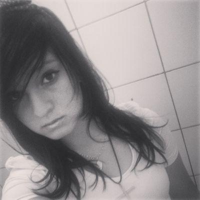 eu não posso afogar meus demônios , eles sabem nadar   ;-; , e foda-se vcs :3  / Johnatas dantas ❤/Oliveeer .