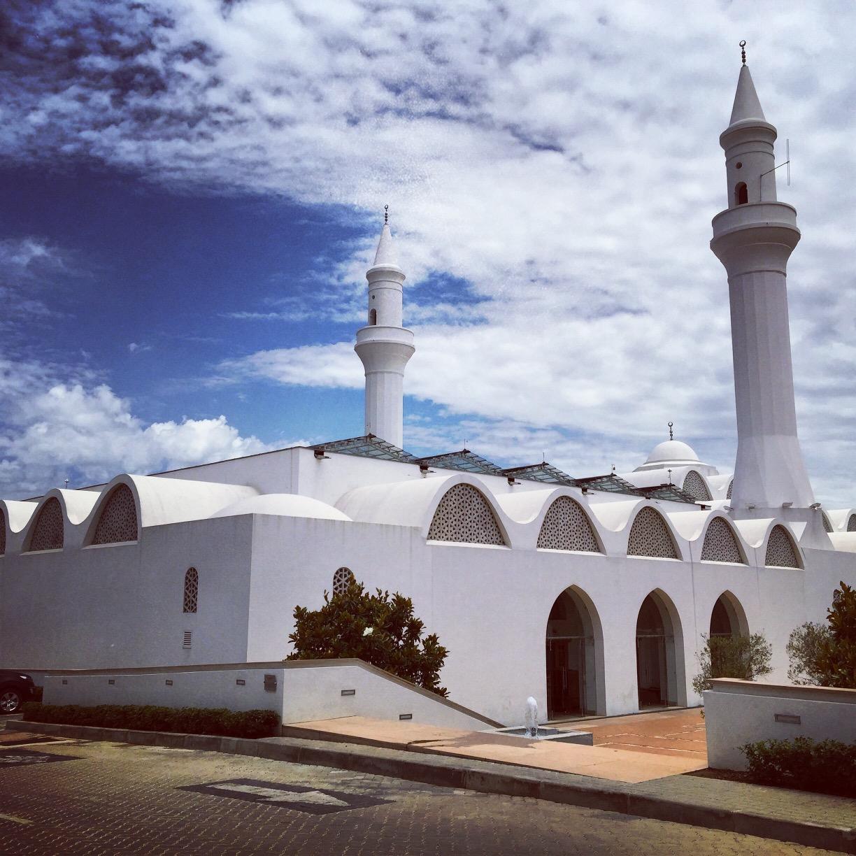 Serving the Muslim community of Houghton, Johannesburg, South Africa. Imaams : Qari Sauleh Peck, Qari Huzaifa Ayoob Essack & Qari Yusuf Osman.