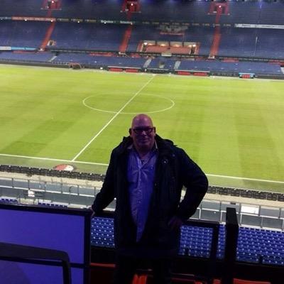 nuchter maar niet altijd,levensgenieter, rode wijn en hazes zijn de basis en niets is sterker dan dat ene woord...Feyenoord