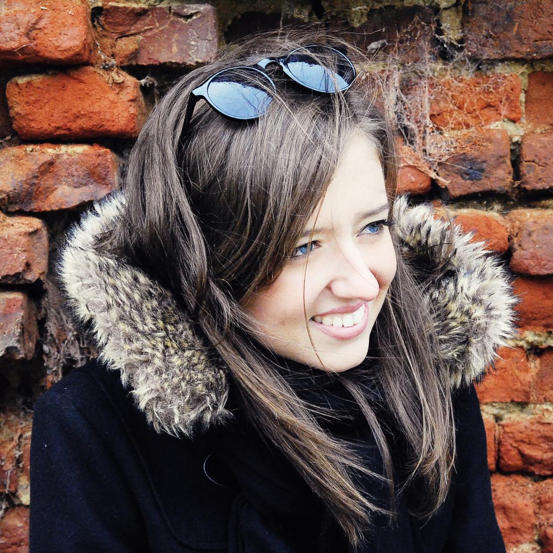 faustinevaulch5's profile picture. Directrice Artistique Junior @agence_volution #alternance | Etudiante Master 2 MMI @Iscom | #publicité #creative #design #branding #travel