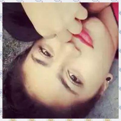 holofotes ,fortes , purpurina éo sorriso dessa mina so me lembra cocaína ✌