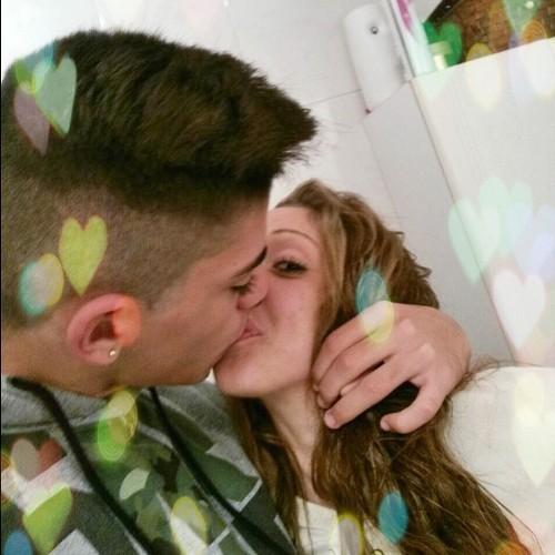 Todo comenzó con una sonrisa, aquel 15 de Octubre del 2014. Desde entonces no quise conocer a nadie mas, Teamo, eres lo mejor que me pasó en mi vida. 15 ♡