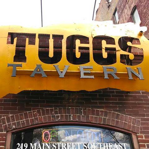 Tuggs Tavern at St. Anthony Main, serves the tastiest burgers, homemade chili, sandwiches, and beer rockets – fun along the Minneapolis Riverfront.