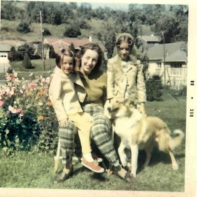 Howell mountain vineyard owner. Red Cap Vineyards brand devotee. Mom, dog lover, golfer, wife...