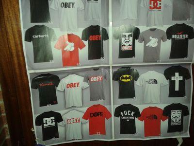 Sudaderas baratas 25 EUROS y 15 EUROS las camisetas  buenísima calidad.