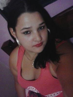 O teu sorriso me desmonta inteira.