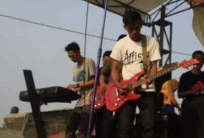 Guitarist of Rasjuanna rock, roots, reggae**