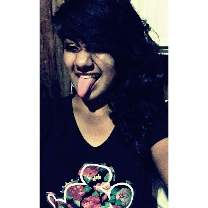 - As Vezes Devemos Ser Frio Com As Pessoas , So Assim Ela Dar Valor *-* .