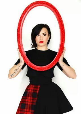 14 anos,carioca,Lovatic ,Demi Lovato é a minha diva e só!