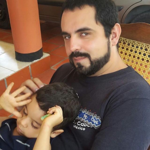 Soy abogado pero la musica vive en mi.