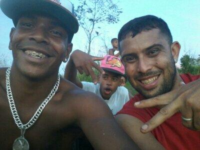 #A AMIZADE 
É A BASE DO MAIOR
SENTIMENTO 
QUE EXISTE
