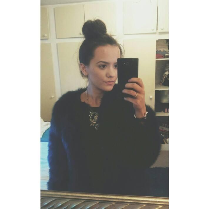 caatherinebrown's profile picture. 