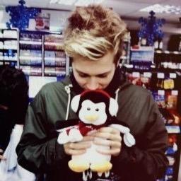 free follow! go follow @mukeclemmingo if you wish !