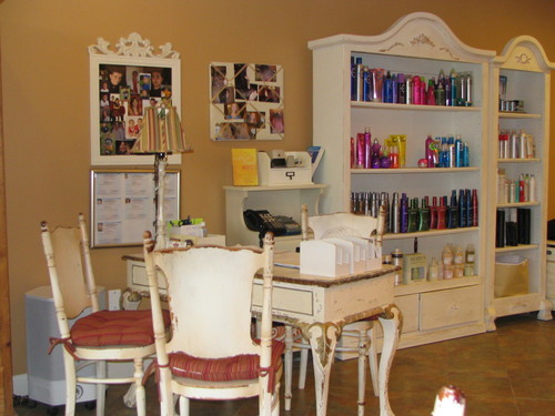 A beautiful salon with experience and creative stylist and manicurist