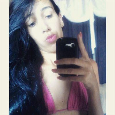 Estudante de Psicologia. 
20 anos.