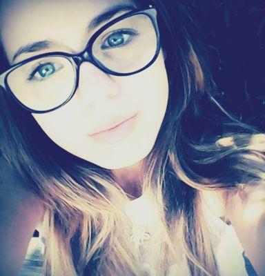 14 anos, 1.49, Sou fofa :3,  adoro pessoal :-$ solteira,  amo desporto :-$ e adoro rapaz com olhos azuis e verdes ou de cabelo loiro ou preto :-$ o coração+impt